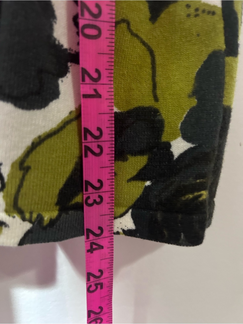 Valerie Bertinelli Olive Green Black and White Floral Wrap Cardigan - Picture 6 of 6